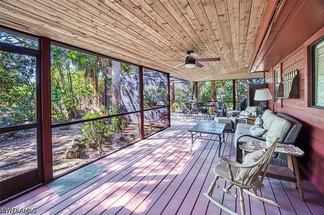 2490 Outrigger LN, Naples, FL 34104