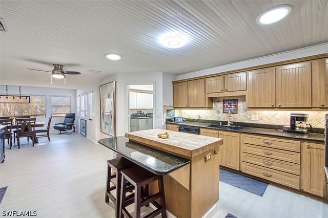 2490 Outrigger LN, Naples, FL 34104