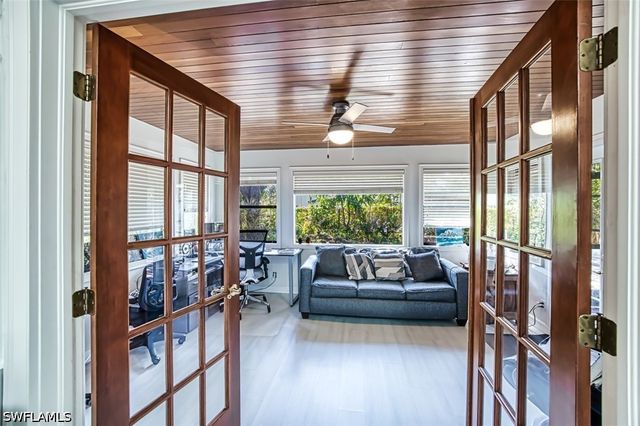 2490 Outrigger LN, Naples, FL 34104