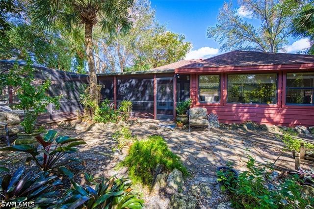 2490 Outrigger LN, Naples, FL 34104