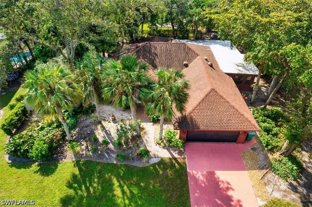 2490 Outrigger LN, Naples, FL 34104