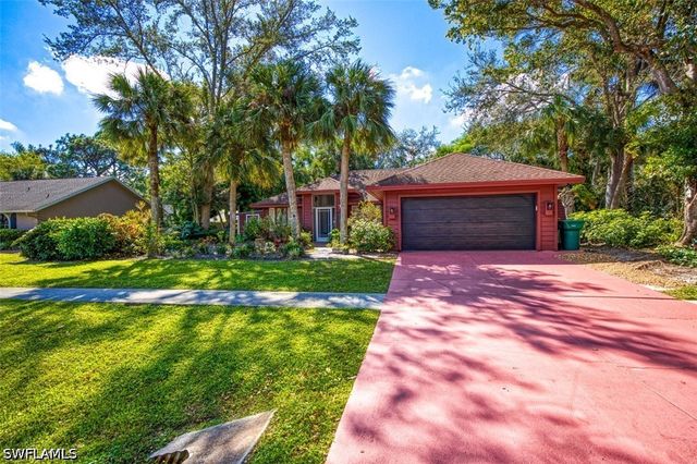 2490 Outrigger LN, Naples, FL 34104