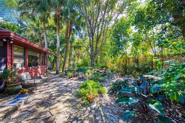 2490 Outrigger LN, Naples, FL 34104