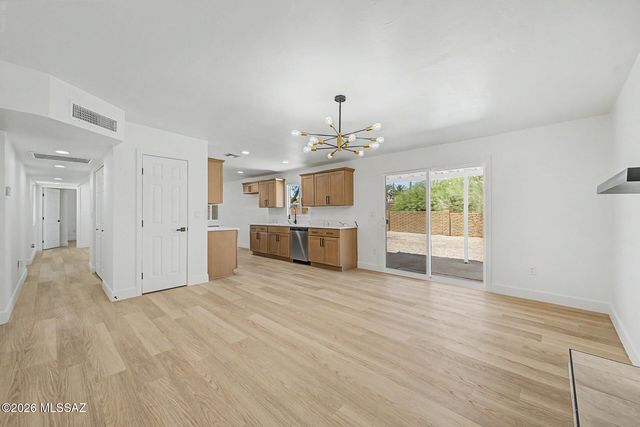 2902 W Vermont Street, Tucson, AZ 85746