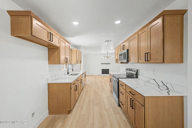 2902 W Vermont Street, Tucson, AZ 85746