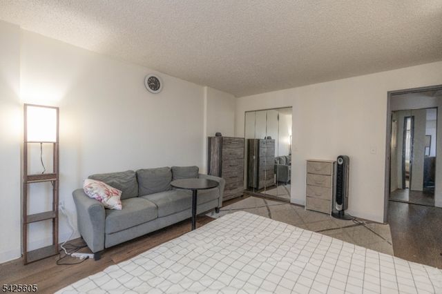 10 N Wood Ave 706, Linden City, NJ 07036