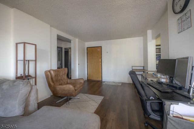 10 N Wood Ave 706, Linden City, NJ 07036