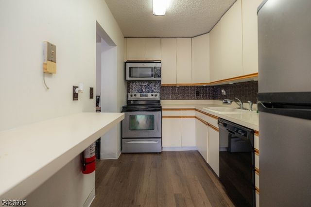 10 N Wood Ave 706, Linden City, NJ 07036