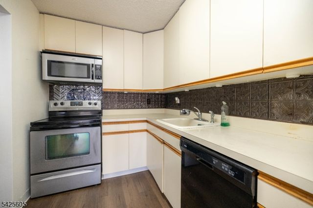 10 N Wood Ave 706, Linden City, NJ 07036