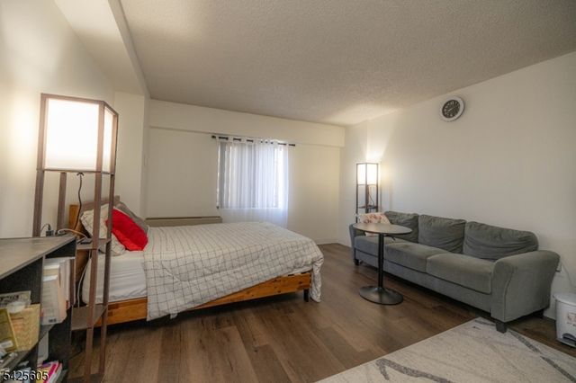 10 N Wood Ave 706, Linden City, NJ 07036