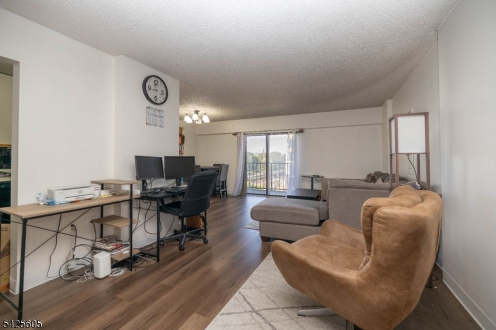 10 N Wood Ave 706, Linden City, NJ 07036