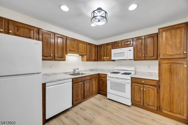 113 Heather Ct, Edison Twp., NJ 08820