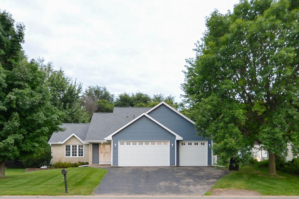 2404 Meadow Oak Avenue, Monticello, MN 55362