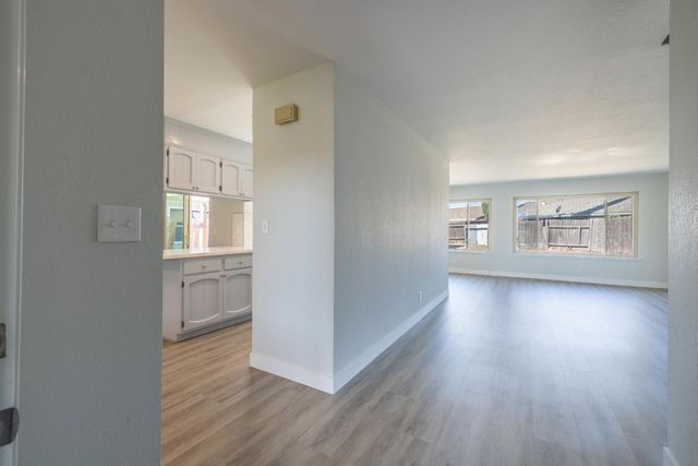 1056 Springoak Way, Stockton, CA 95209
