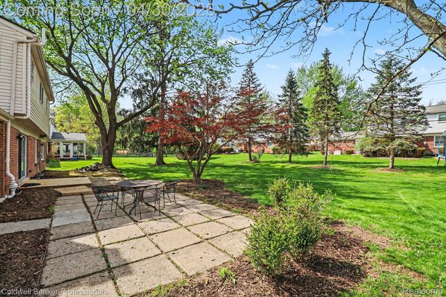 30184 Fiddlers Green, Farmington Hills, MI 48334