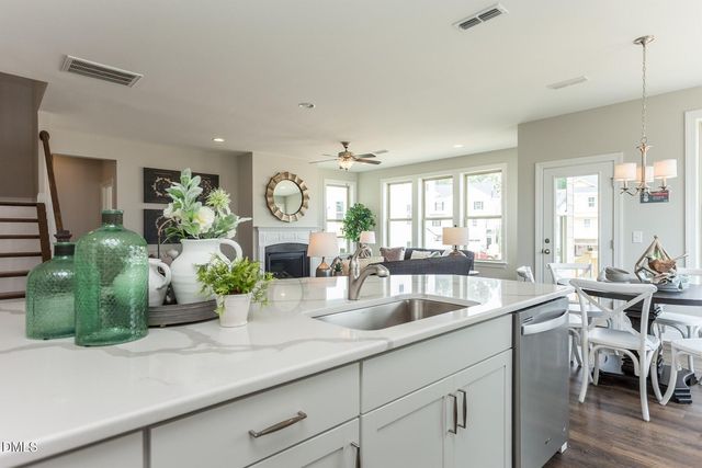 1047 Diamond Dove Lane, Apex, NC 27502