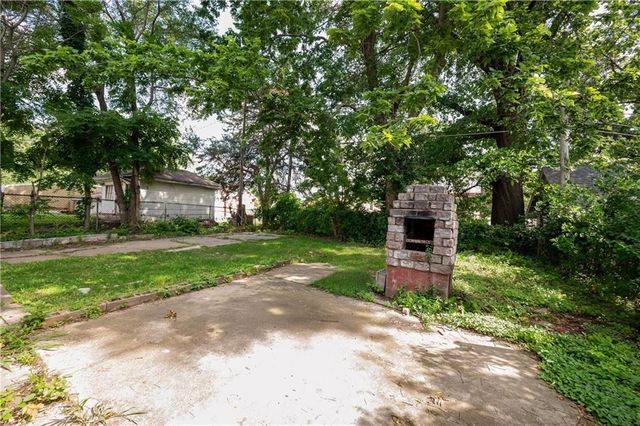 1105 Laurel Avenue, Kansas City, KS 66104
