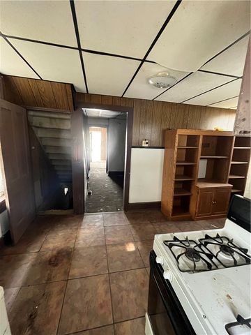 713 Monroe Street, New Castle, PA 16101