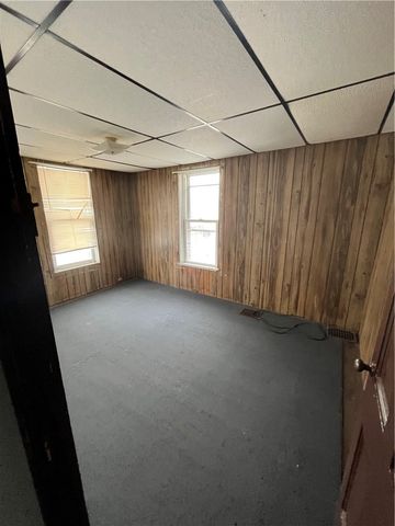 713 Monroe Street, New Castle, PA 16101