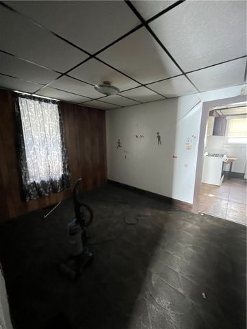 713 Monroe Street, New Castle, PA 16101