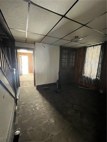 713 Monroe Street, New Castle, PA 16101