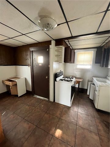 713 Monroe Street, New Castle, PA 16101