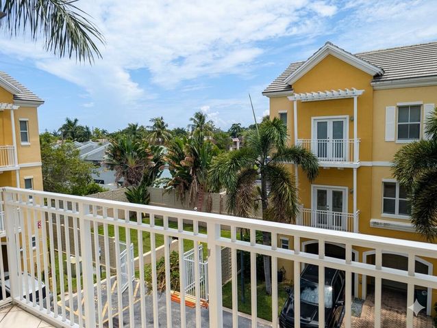 2332 Vintage Drive, Lighthouse Point, FL 33064