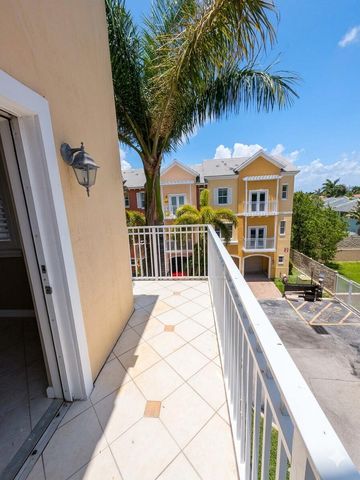 2332 Vintage Drive, Lighthouse Point, FL 33064