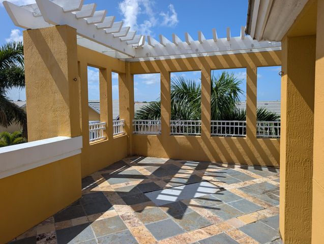 2332 Vintage Drive, Lighthouse Point, FL 33064