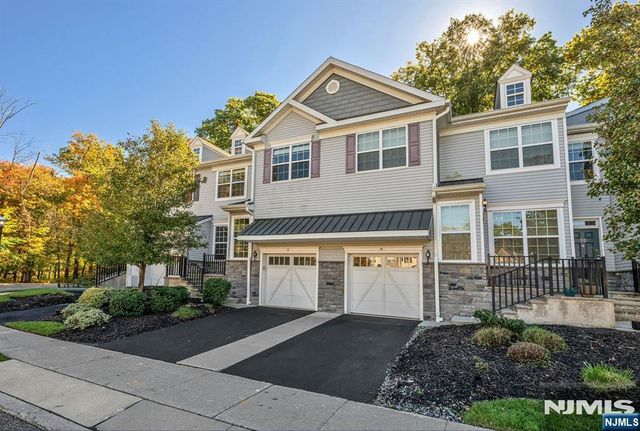 16 Pineview Drive, Waldwick, NJ 07463