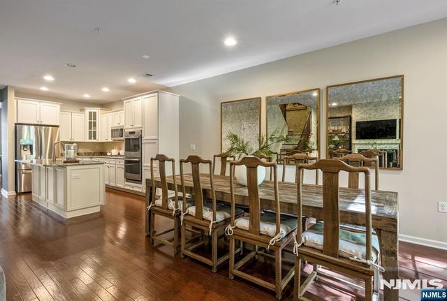 16 Pineview Drive, Waldwick, NJ 07463