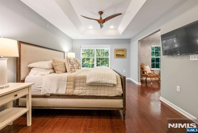 16 Pineview Drive, Waldwick, NJ 07463