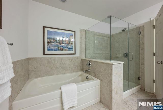 16 Pineview Drive, Waldwick, NJ 07463