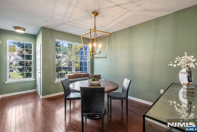 16 Pineview Drive, Waldwick, NJ 07463