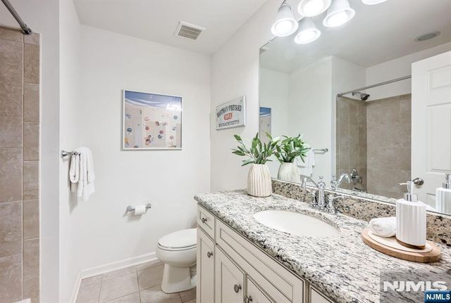 16 Pineview Drive, Waldwick, NJ 07463