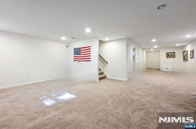 16 Pineview Drive, Waldwick, NJ 07463