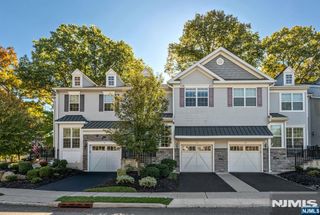 16 Pineview Drive, Waldwick, NJ 07463