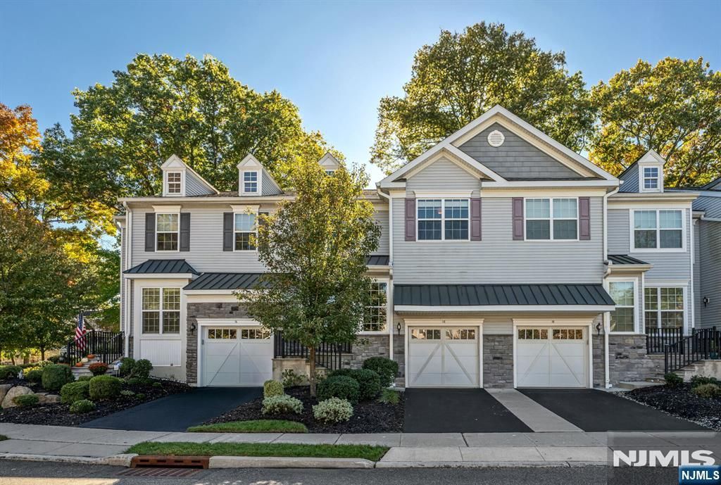 16 Pineview Drive, Waldwick, NJ 07463