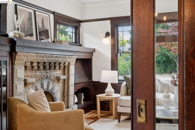 391 51St St, Oakland, CA 94609