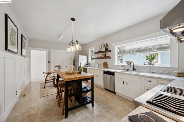 391 51St St, Oakland, CA 94609