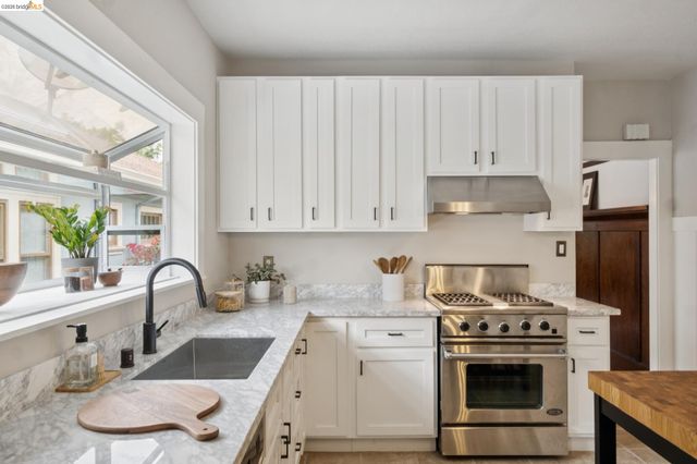 391 51St St, Oakland, CA 94609