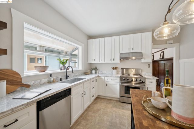391 51St St, Oakland, CA 94609