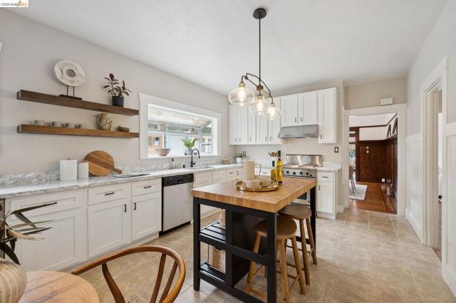 391 51St St, Oakland, CA 94609