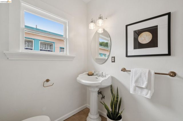 391 51St St, Oakland, CA 94609