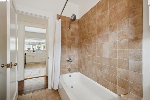 391 51St St, Oakland, CA 94609
