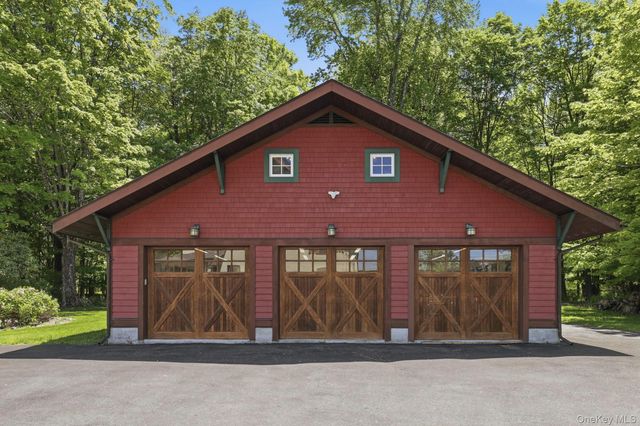 8 Elmer Galloway Road, Katonah, NY 10536