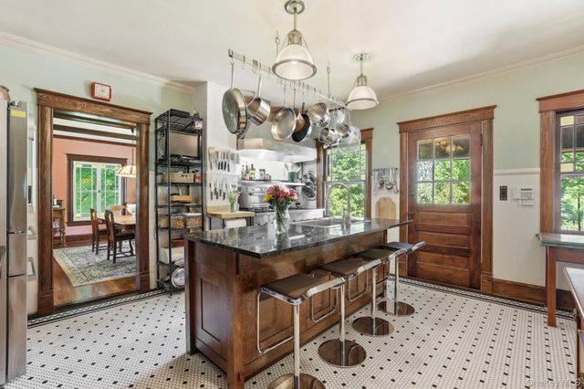 8 Elmer Galloway Road, Katonah, NY 10536
