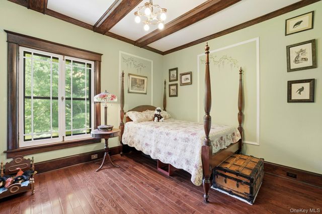 8 Elmer Galloway Road, Katonah, NY 10536