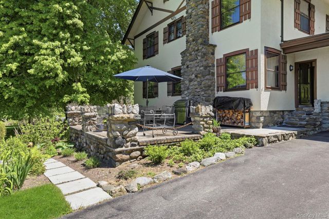 8 Elmer Galloway Road, Katonah, NY 10536