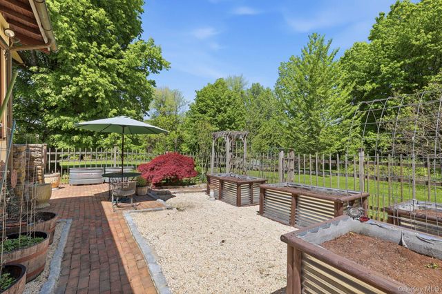 8 Elmer Galloway Road, Katonah, NY 10536
